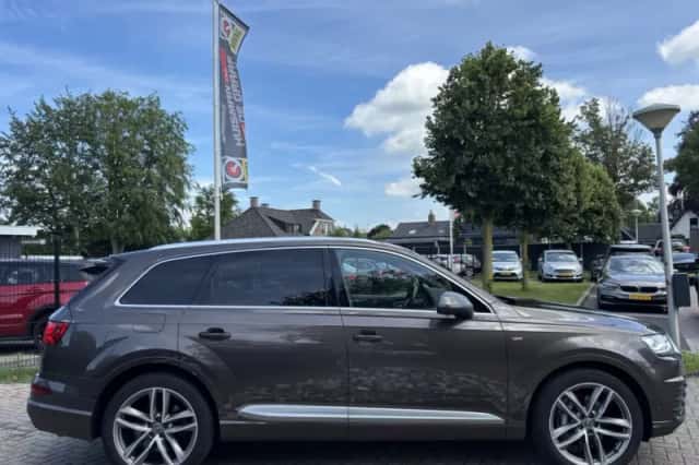 Audi Q7 (2016) thumbnail 4