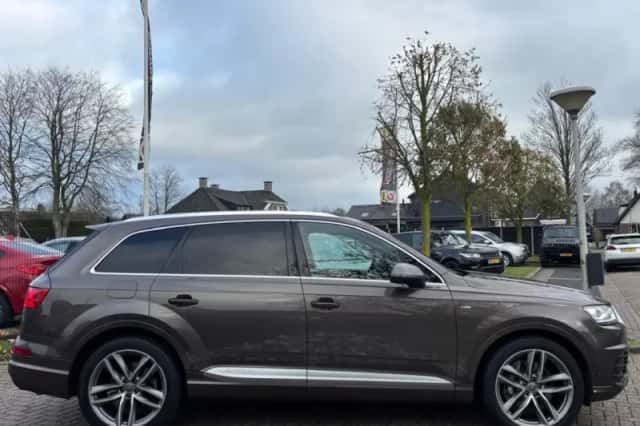 Audi Q7 (2016) thumbnail 4