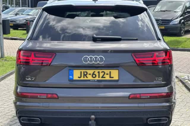 Audi Q7 (2016) thumbnail 6