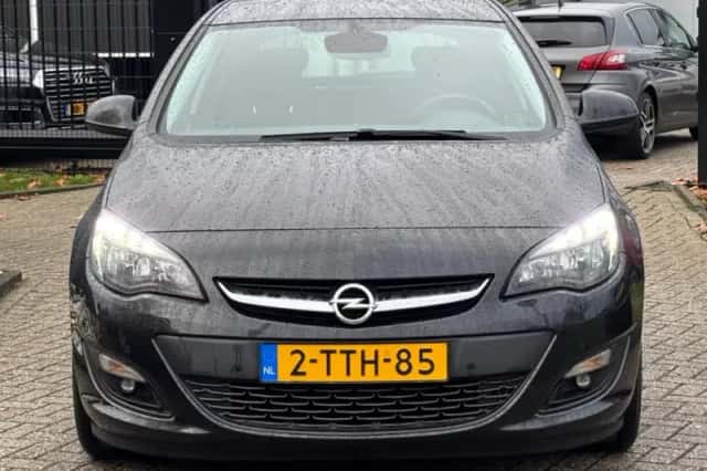 Opel Astra (2014) thumbnail 2
