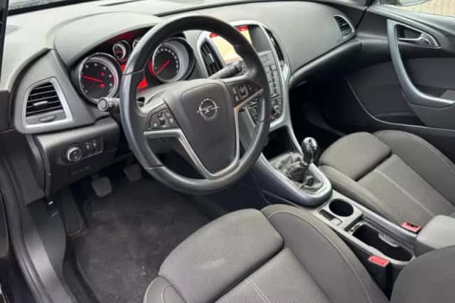 Opel Astra (2014) thumbnail 11