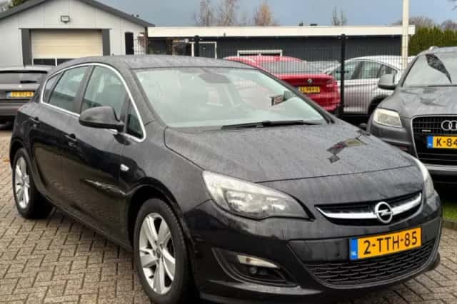 Opel Astra (2014) thumbnail 3