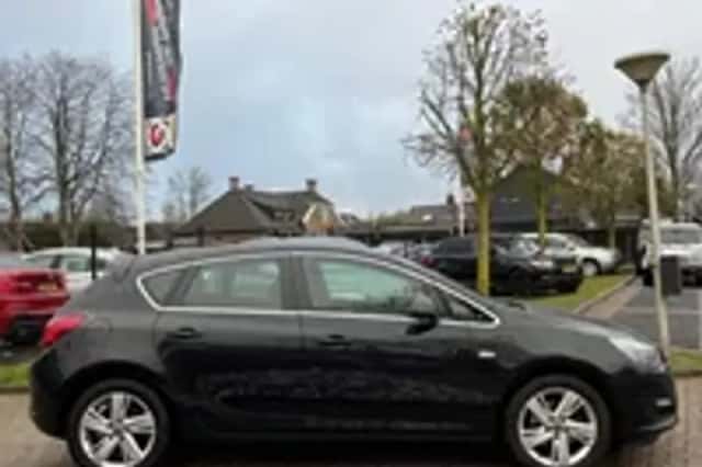 Opel Astra (2014) thumbnail 22