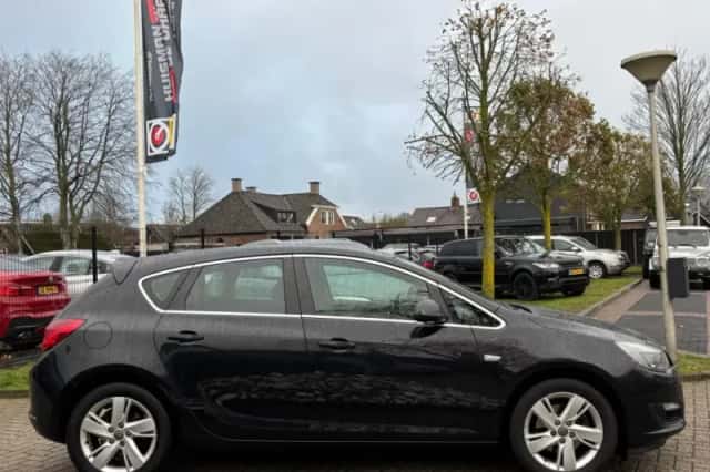Opel Astra (2014) thumbnail 4