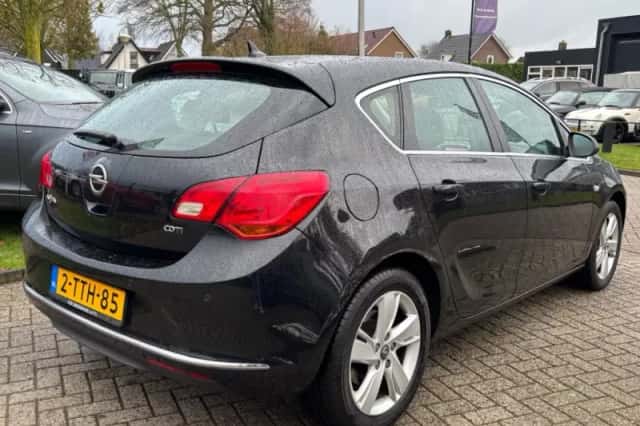 Opel Astra (2014) thumbnail 5