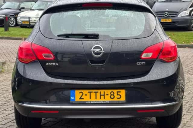 Opel Astra (2014) thumbnail 6