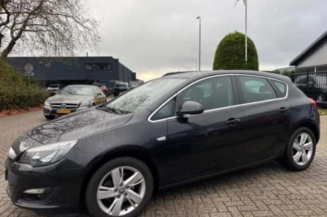 Opel Astra (2014) thumbnail 8