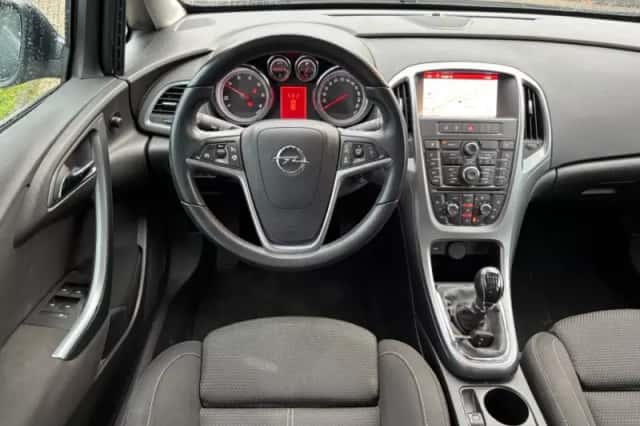 Opel Astra (2014) thumbnail 9
