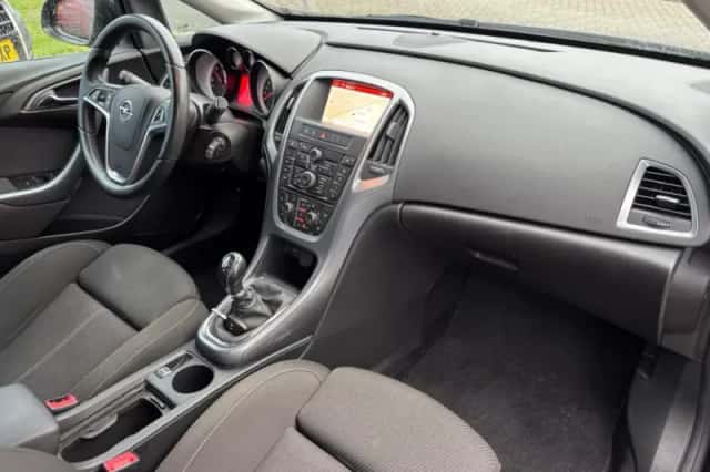 Opel Astra (2014) thumbnail 10