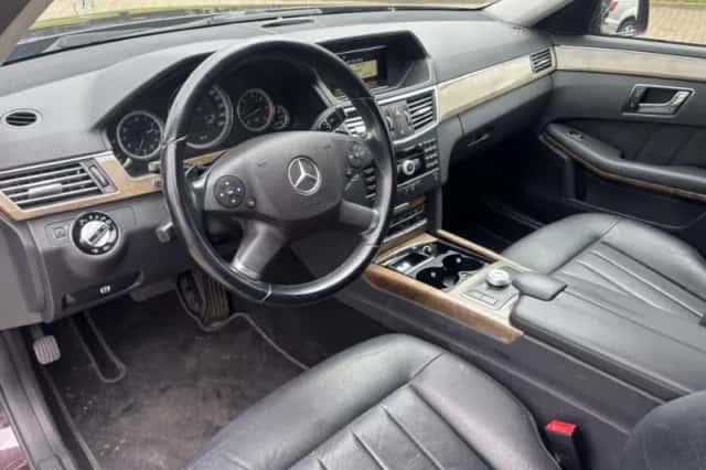 Mercedes-Benz E-Klasse (2009) thumbnail 11