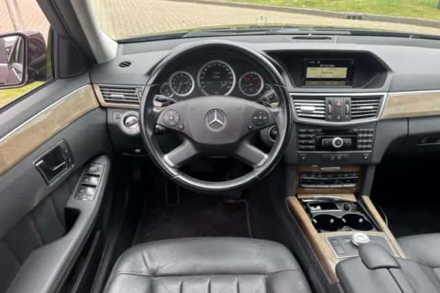 Mercedes-Benz E-Klasse (2009) thumbnail 9