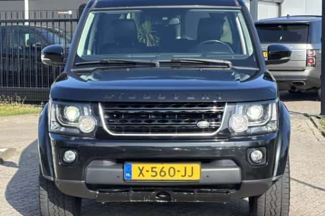 Land Rover Discovery (2014) thumbnail 2