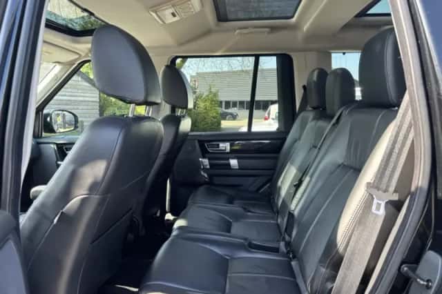 Land Rover Discovery (2014) thumbnail 11