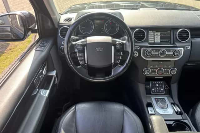 Land Rover Discovery (2014) thumbnail 12
