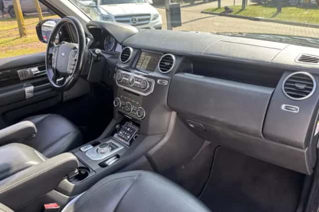Land Rover Discovery (2014) thumbnail 13