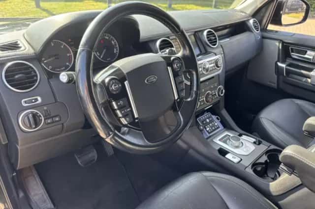 Land Rover Discovery (2014) thumbnail 16