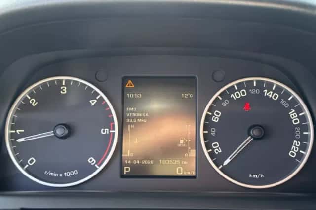 Land Rover Discovery (2014) thumbnail 19