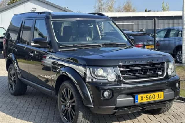 Land Rover Discovery (2014) thumbnail 3