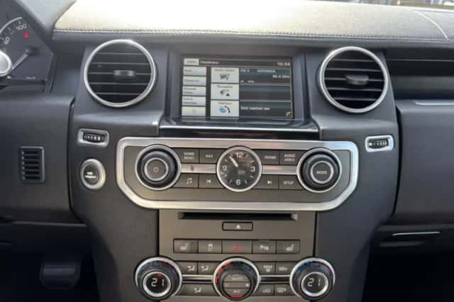Land Rover Discovery (2014) thumbnail 21