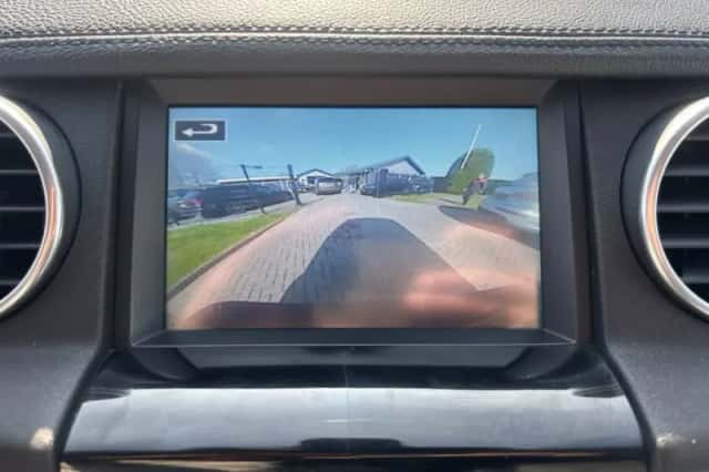 Land Rover Discovery (2014) thumbnail 22