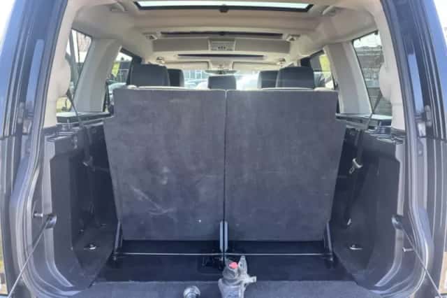 Land Rover Discovery (2014) thumbnail 9