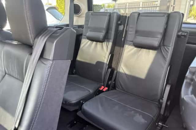 Land Rover Discovery (2014) thumbnail 10