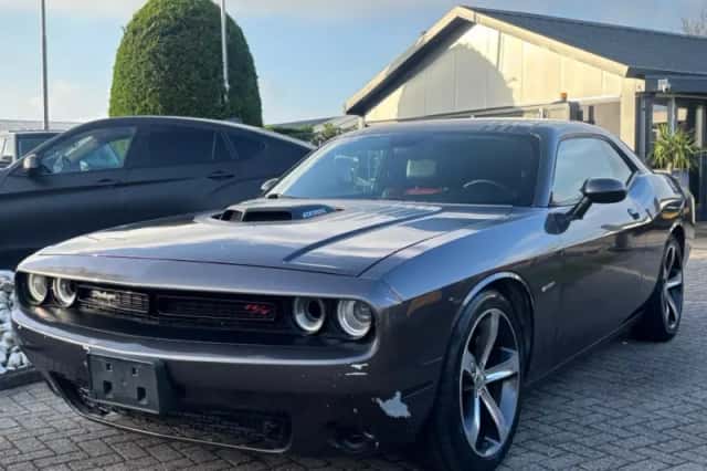Dodge Challenger (2016) thumbnail 1