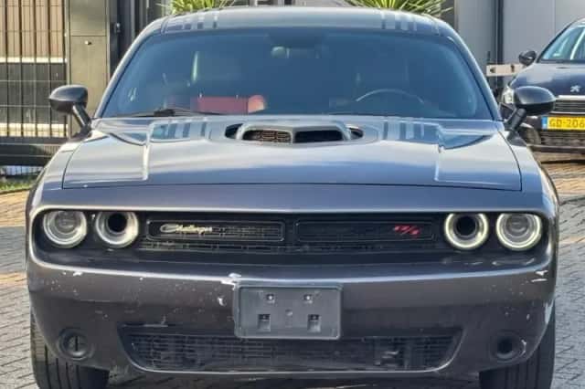 Dodge Challenger (2016) thumbnail 2