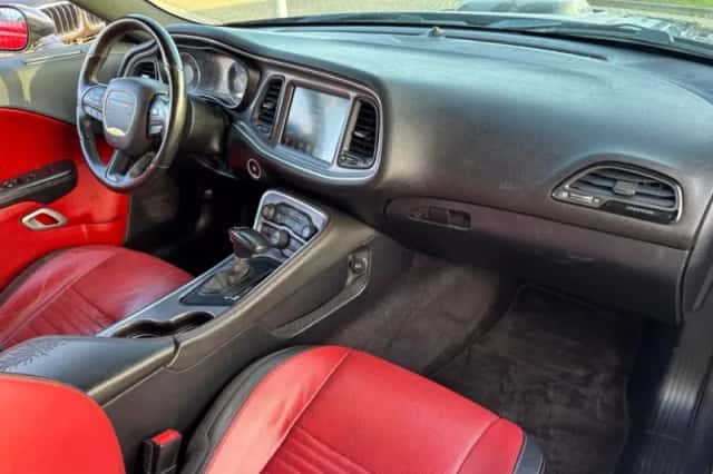 Dodge Challenger (2016) thumbnail 19