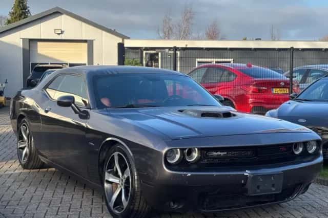 Dodge Challenger (2016) thumbnail 3