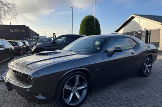 Dodge Challenger (2016) thumbnail 5