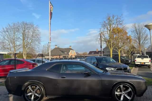 Dodge Challenger (2016) thumbnail 6