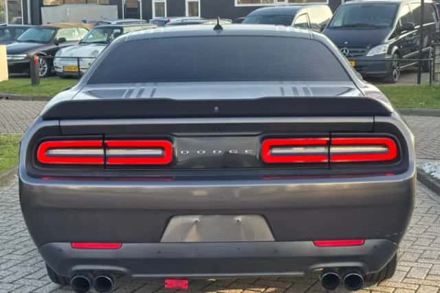 Dodge Challenger (2016) thumbnail 8