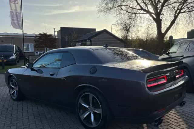 Dodge Challenger (2016) thumbnail 9