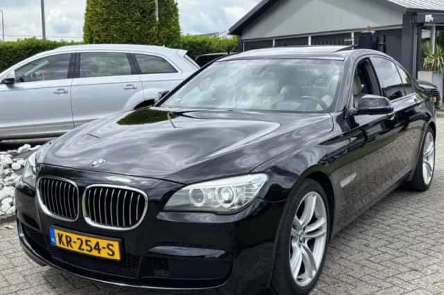 BMW 7-Serie (2012) thumbnail 1