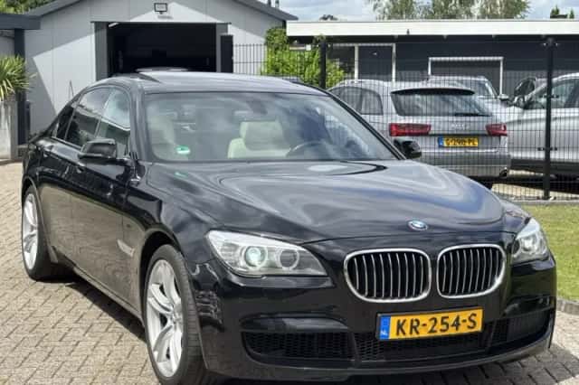 BMW 7-Serie (2012) thumbnail 3