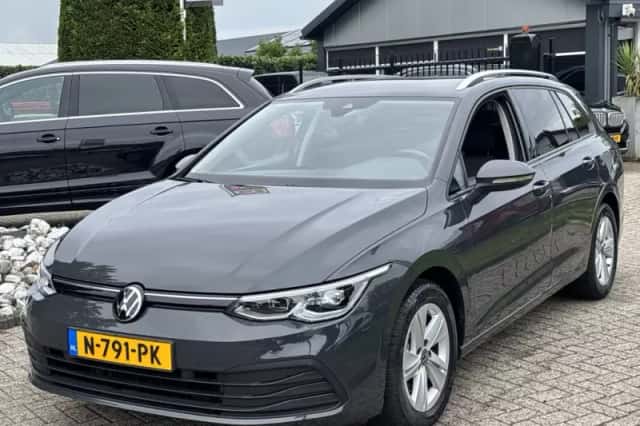 Volkswagen Golf (2021) thumbnail 1