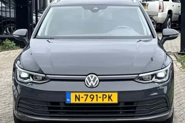 Volkswagen Golf (2021) thumbnail 2