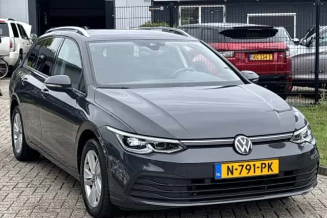 Volkswagen Golf (2021) thumbnail 3