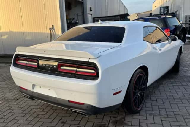 Dodge Challenger (2016) thumbnail 23