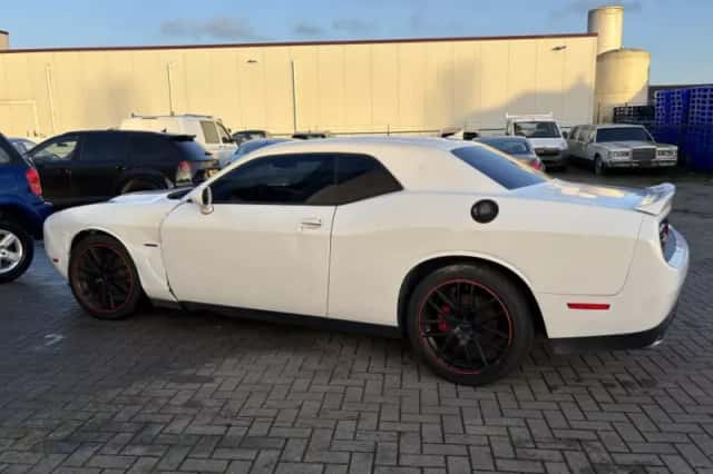 Dodge Challenger (2016) thumbnail 24