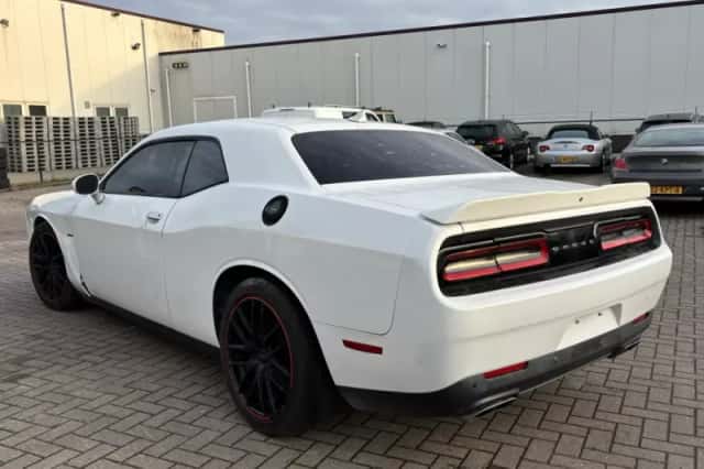 Dodge Challenger (2016) thumbnail 4