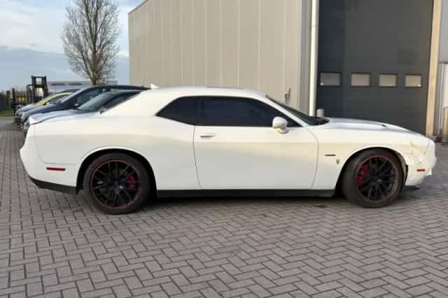 Dodge Challenger (2016) thumbnail 9