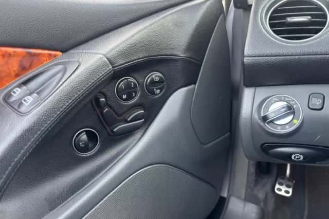 Mercedes-Benz SL-Klasse (2002) thumbnail 16