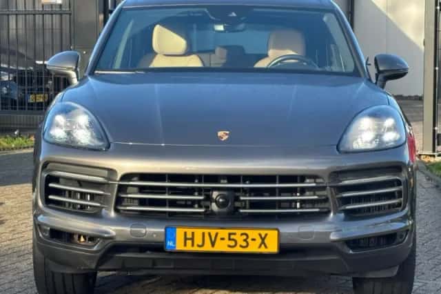 Porsche Cayenne (2018) thumbnail 2