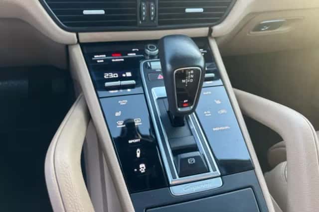 Porsche Cayenne (2018) thumbnail 11