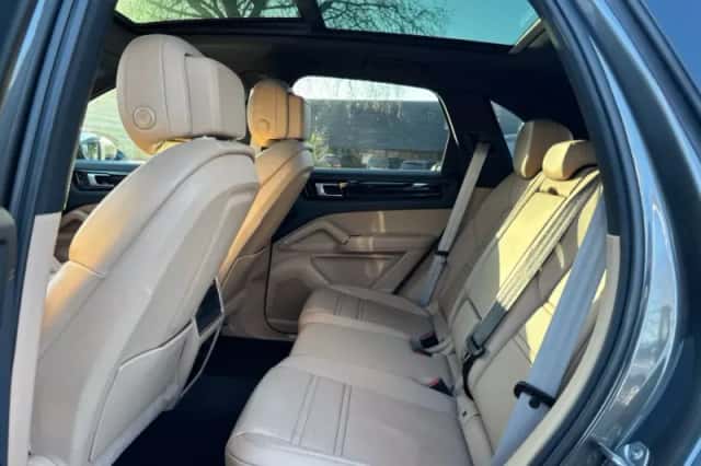 Porsche Cayenne (2018) thumbnail 16
