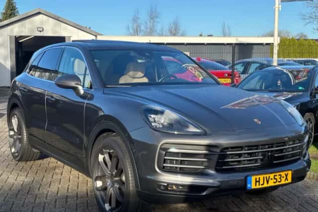 Porsche Cayenne (2018) thumbnail 5