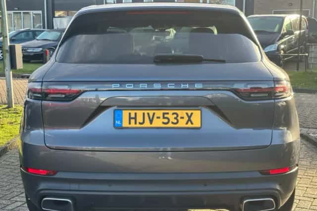 Porsche Cayenne (2018) thumbnail 7