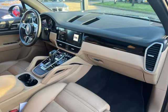 Porsche Cayenne (2018) thumbnail 9